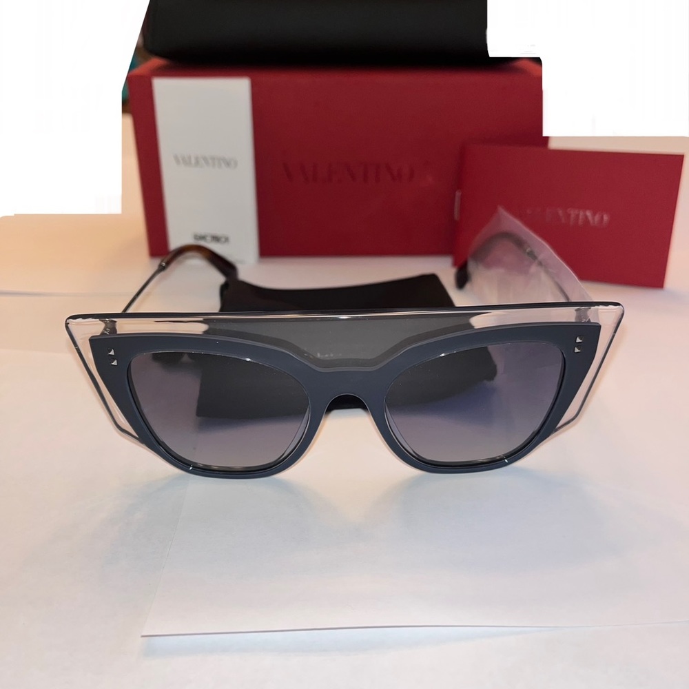NEW Valentino Garavani 49mm Cat Eye sunglasses